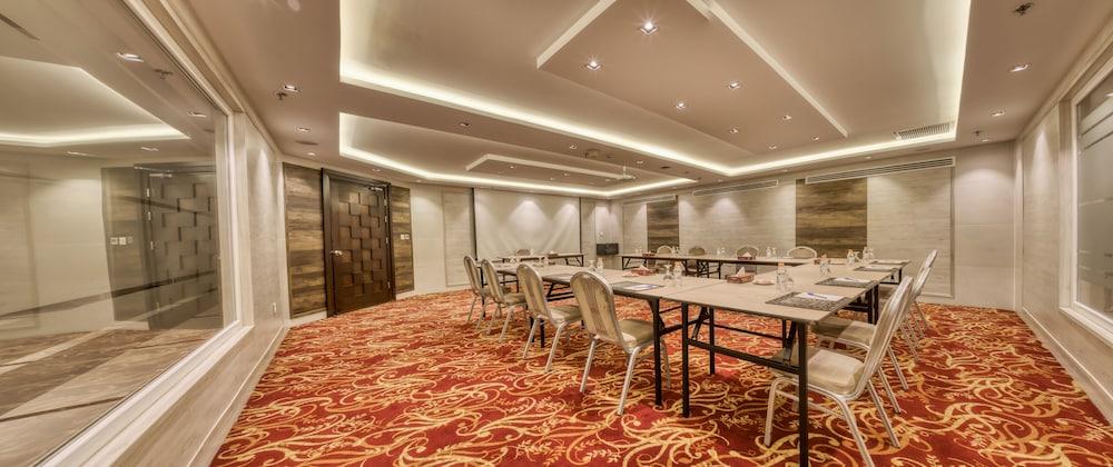 Hotel Geneva 4*